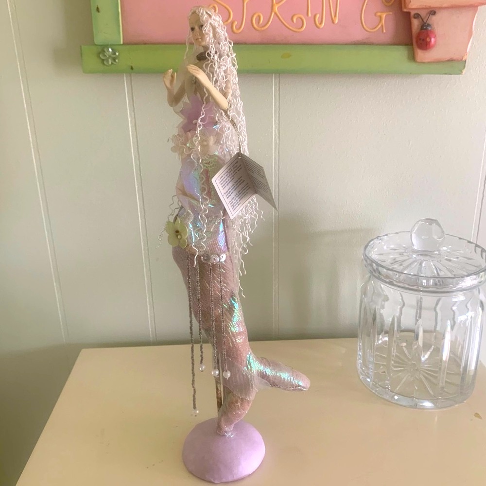 Collectors MERMAID w stand. NEW